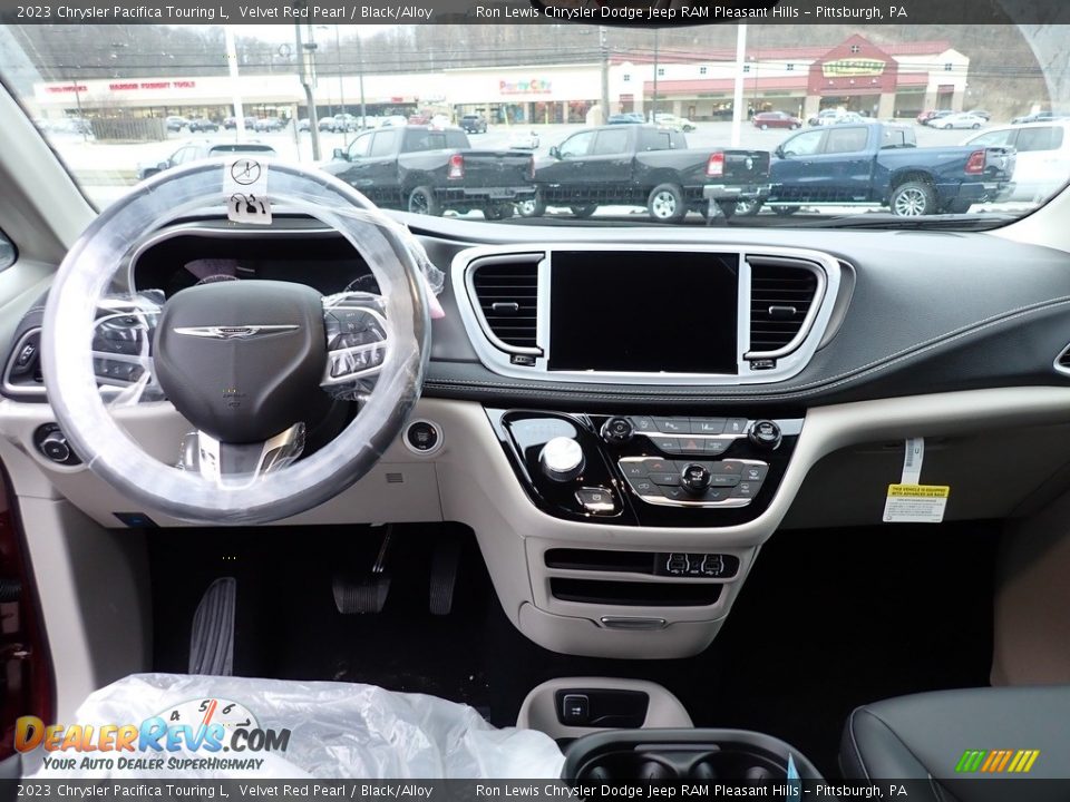 2023 Chrysler Pacifica Touring L Velvet Red Pearl / Black/Alloy Photo #14