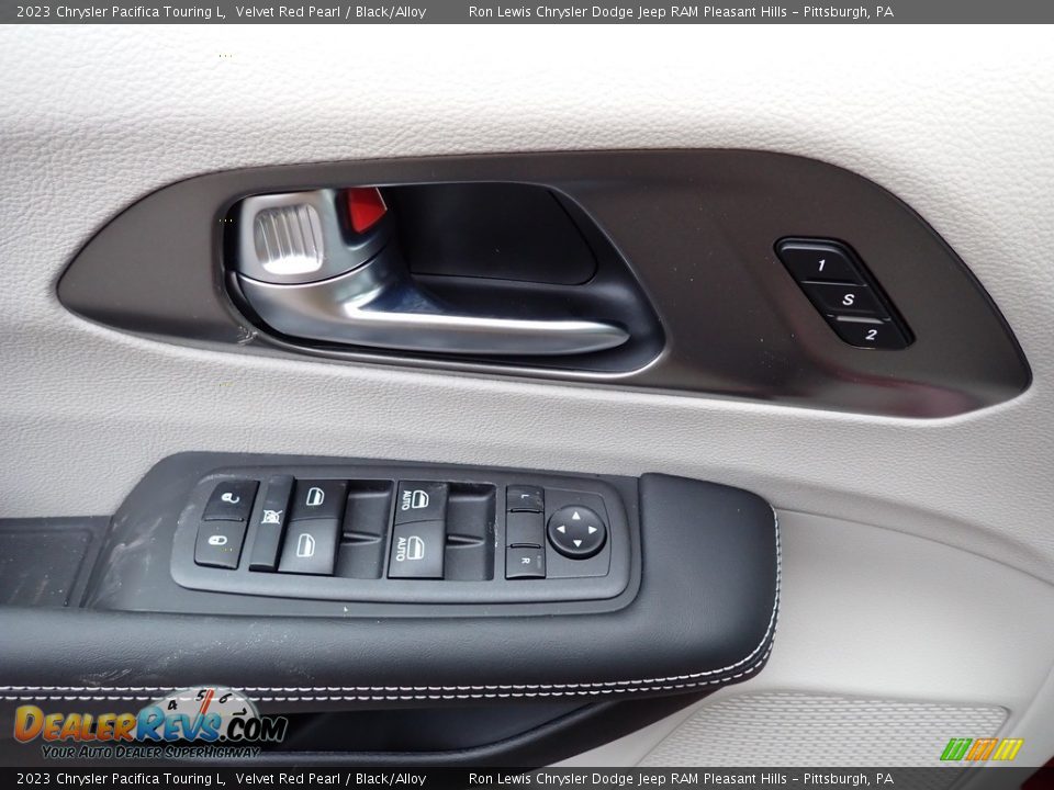 2023 Chrysler Pacifica Touring L Velvet Red Pearl / Black/Alloy Photo #15