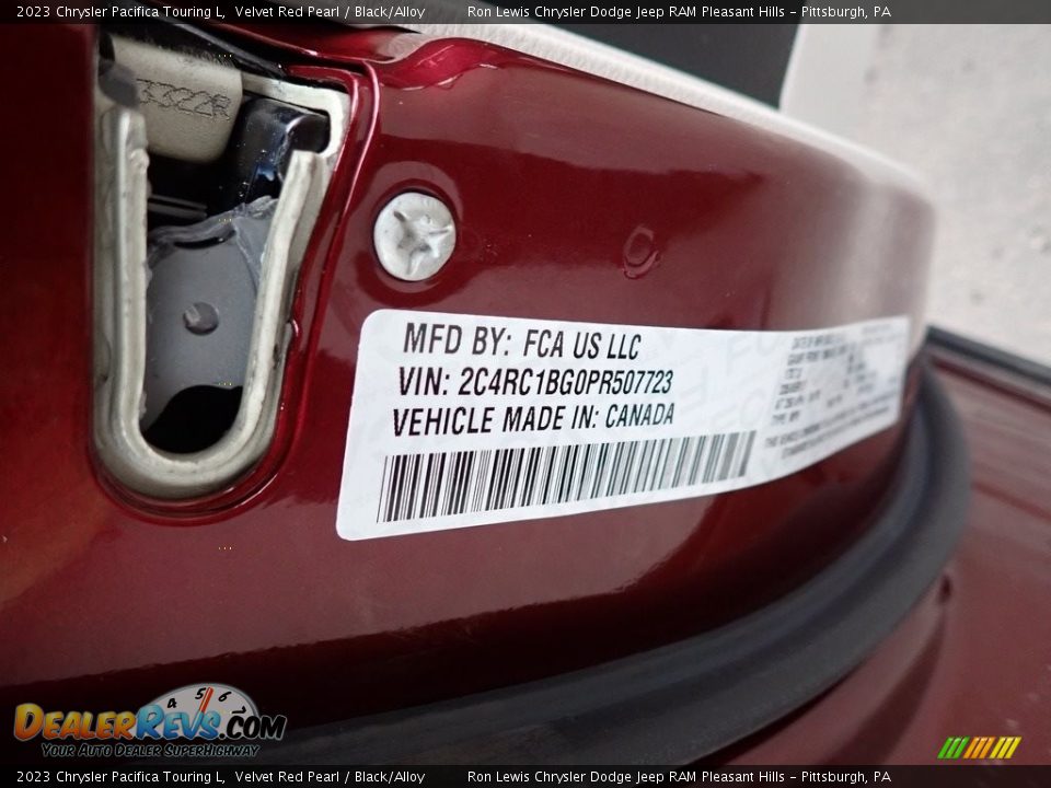 2023 Chrysler Pacifica Touring L Velvet Red Pearl / Black/Alloy Photo #16