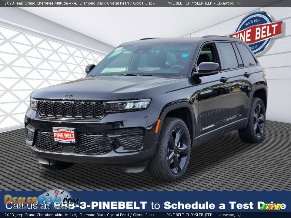 2023 Jeep Grand Cherokee Altitude 4x4 Diamond Black Crystal Pearl / Global Black Photo #1