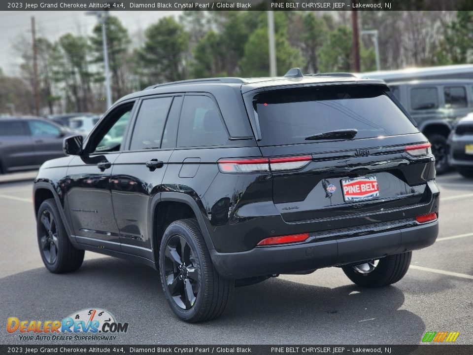 2023 Jeep Grand Cherokee Altitude 4x4 Diamond Black Crystal Pearl / Global Black Photo #4