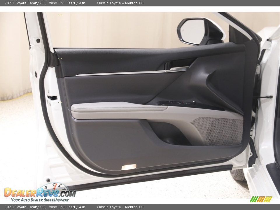 2020 Toyota Camry XSE Wind Chill Pearl / Ash Photo #4