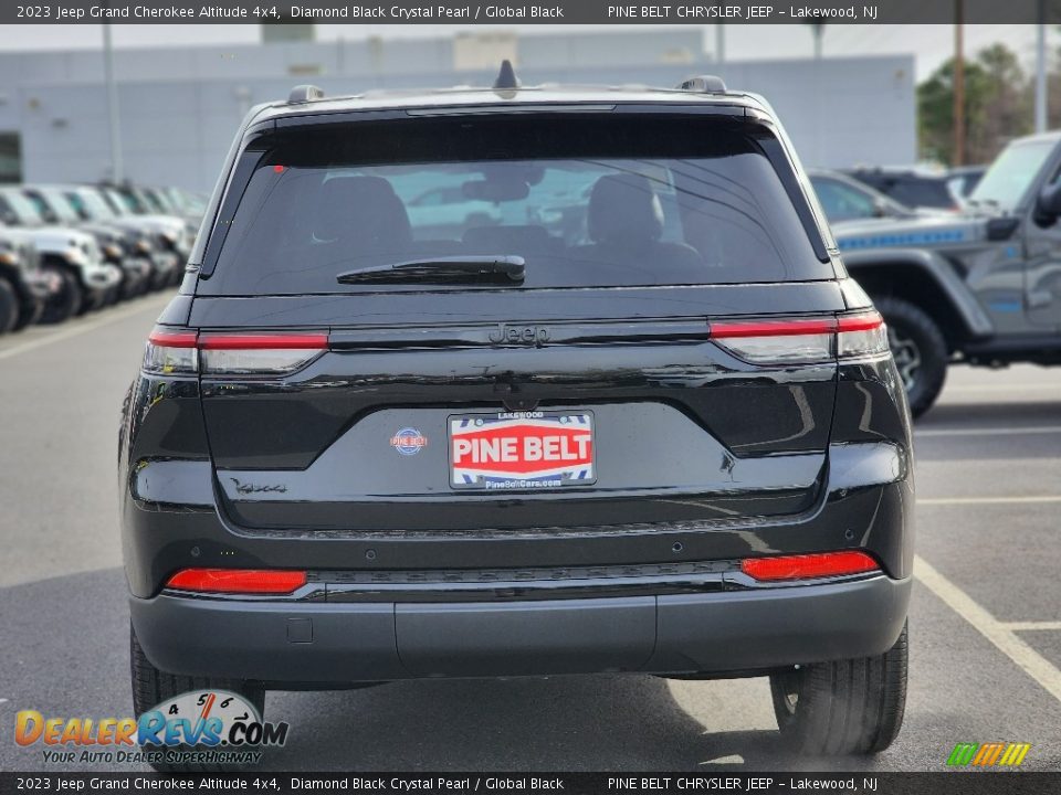 2023 Jeep Grand Cherokee Altitude 4x4 Diamond Black Crystal Pearl / Global Black Photo #6