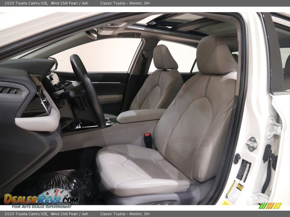 2020 Toyota Camry XSE Wind Chill Pearl / Ash Photo #5