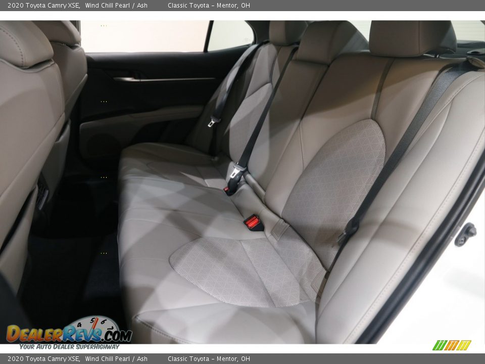 2020 Toyota Camry XSE Wind Chill Pearl / Ash Photo #17