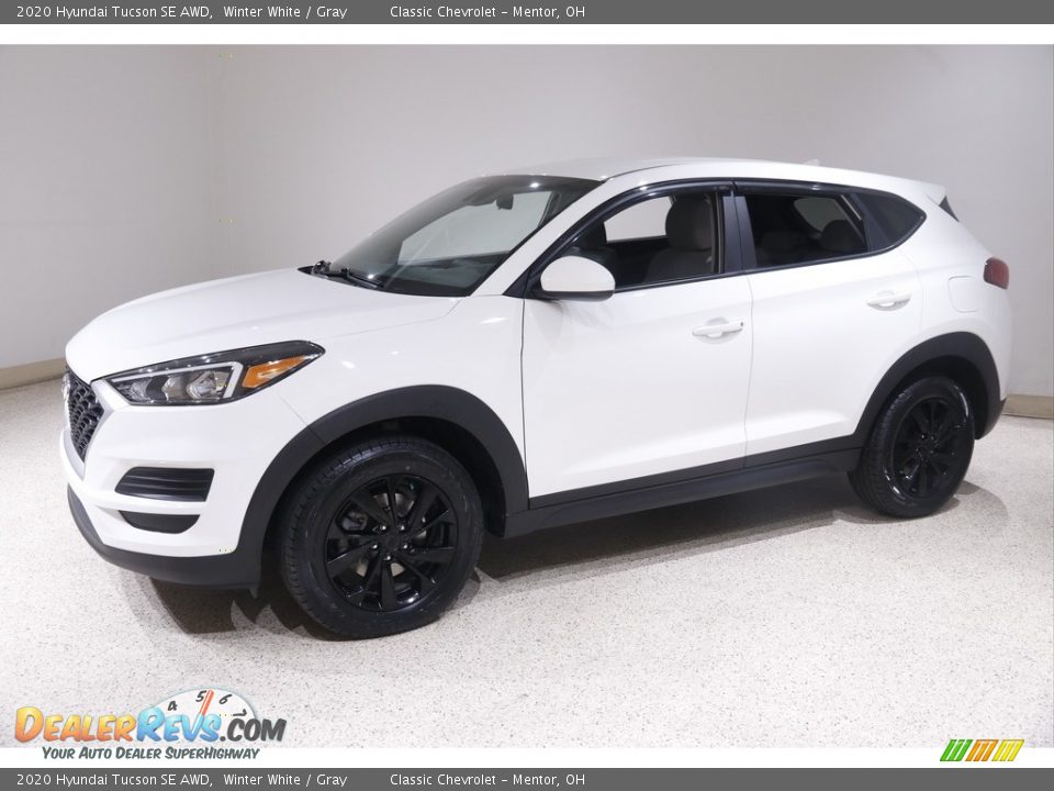 Front 3/4 View of 2020 Hyundai Tucson SE AWD Photo #3