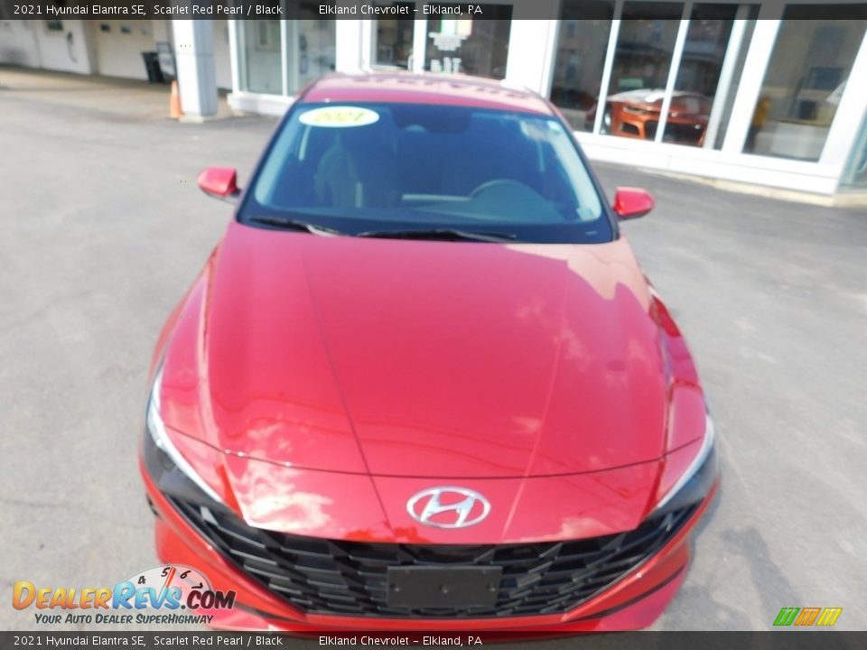 2021 Hyundai Elantra SE Scarlet Red Pearl / Black Photo #4