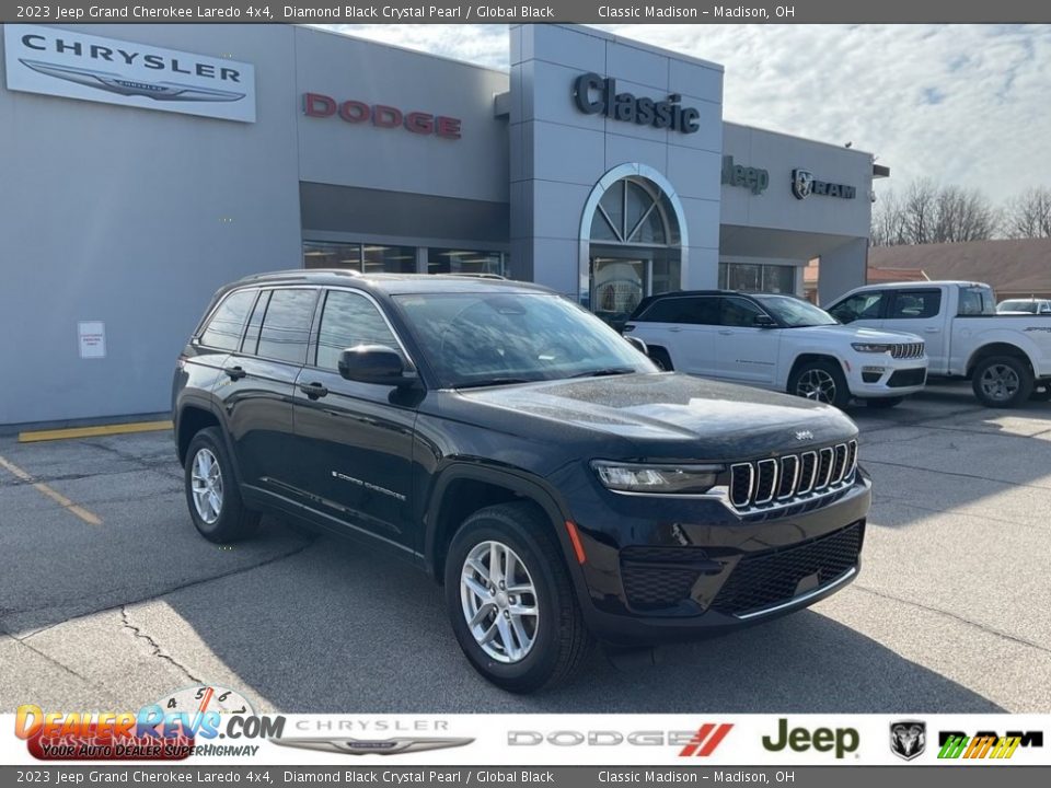 2023 Jeep Grand Cherokee Laredo 4x4 Diamond Black Crystal Pearl / Global Black Photo #1