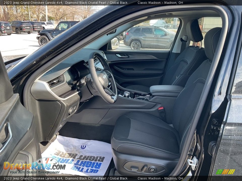2023 Jeep Grand Cherokee Laredo 4x4 Diamond Black Crystal Pearl / Global Black Photo #2