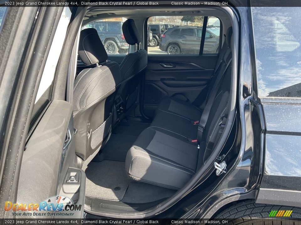 2023 Jeep Grand Cherokee Laredo 4x4 Diamond Black Crystal Pearl / Global Black Photo #3