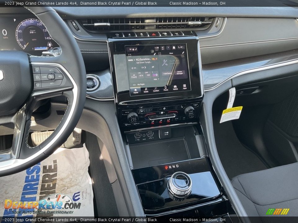 2023 Jeep Grand Cherokee Laredo 4x4 Diamond Black Crystal Pearl / Global Black Photo #6
