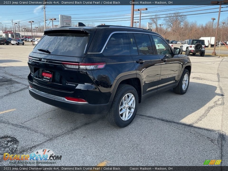 2023 Jeep Grand Cherokee Laredo 4x4 Diamond Black Crystal Pearl / Global Black Photo #8