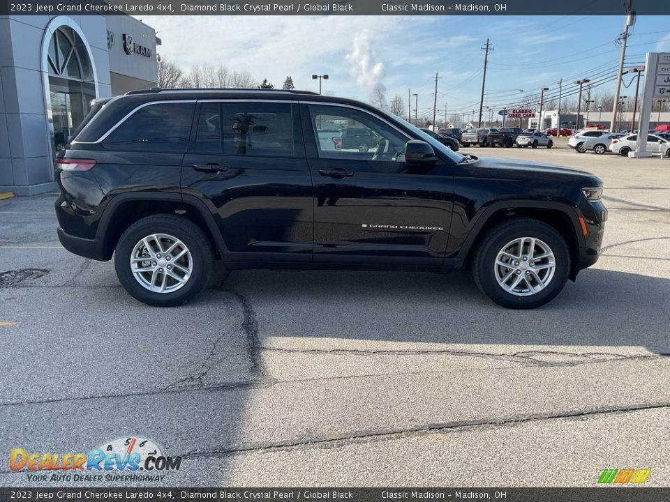 2023 Jeep Grand Cherokee Laredo 4x4 Diamond Black Crystal Pearl / Global Black Photo #9
