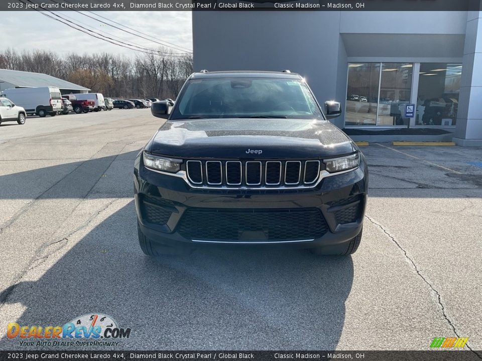 2023 Jeep Grand Cherokee Laredo 4x4 Diamond Black Crystal Pearl / Global Black Photo #10