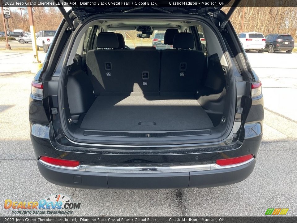 2023 Jeep Grand Cherokee Laredo 4x4 Diamond Black Crystal Pearl / Global Black Photo #12