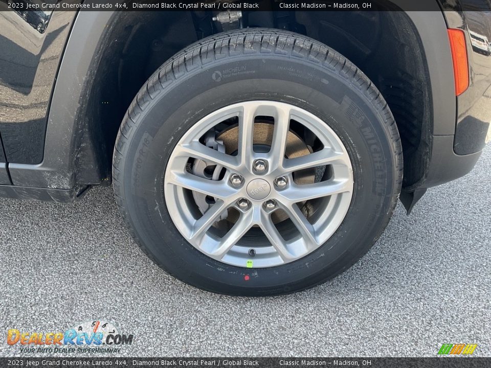 2023 Jeep Grand Cherokee Laredo 4x4 Diamond Black Crystal Pearl / Global Black Photo #13