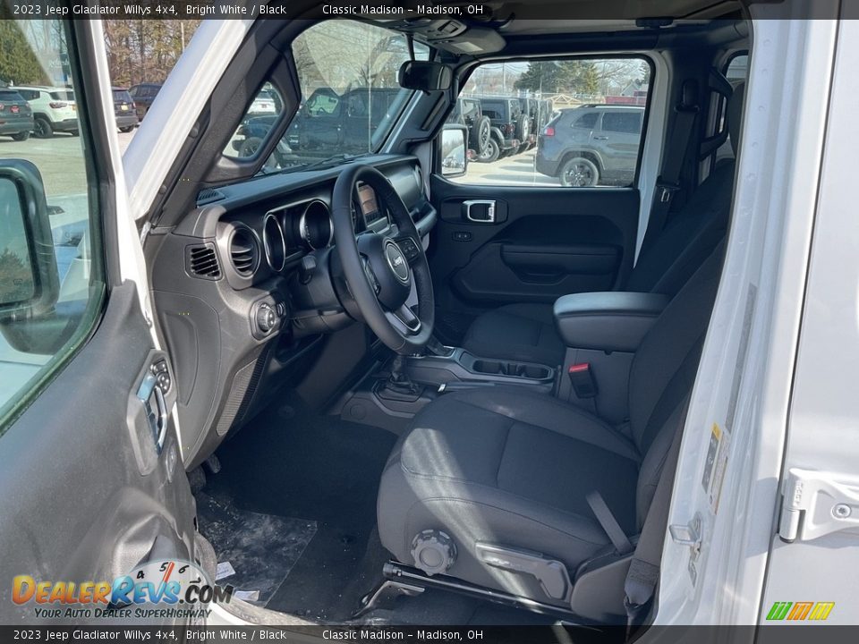 2023 Jeep Gladiator Willys 4x4 Bright White / Black Photo #2