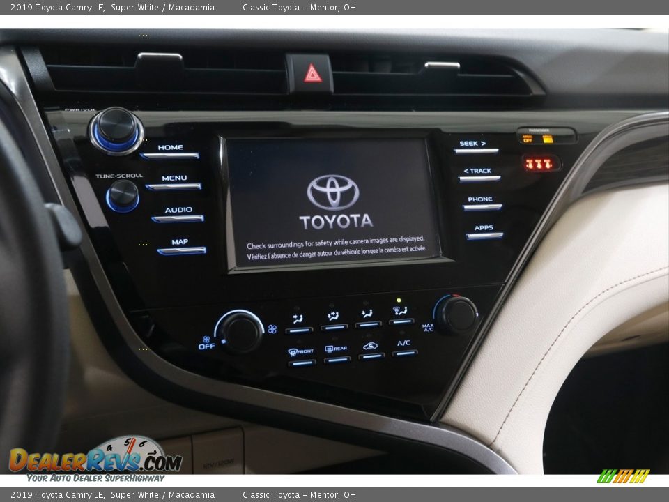2019 Toyota Camry LE Super White / Macadamia Photo #9