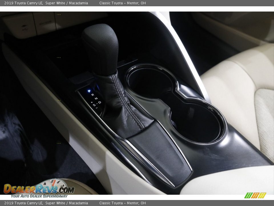 2019 Toyota Camry LE Super White / Macadamia Photo #12