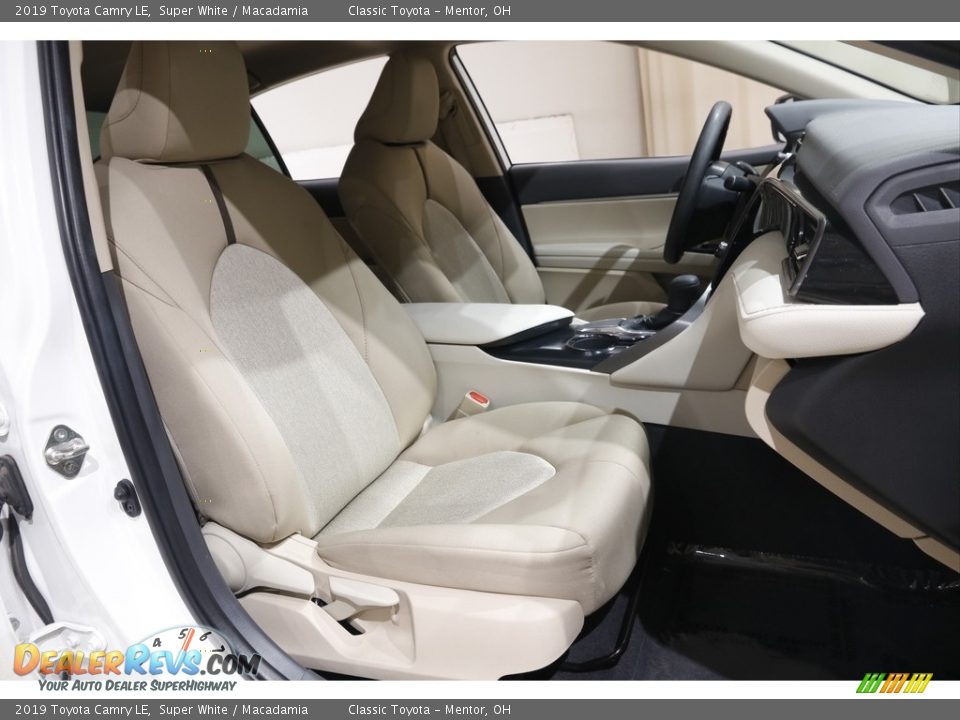 2019 Toyota Camry LE Super White / Macadamia Photo #13