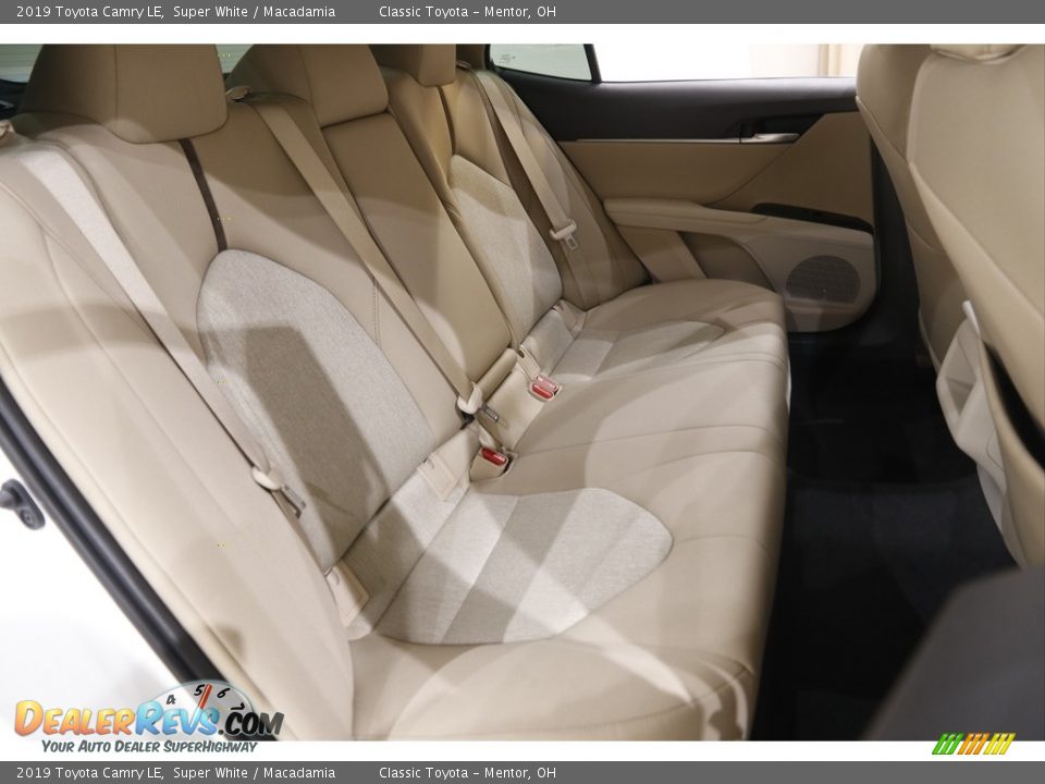 2019 Toyota Camry LE Super White / Macadamia Photo #14