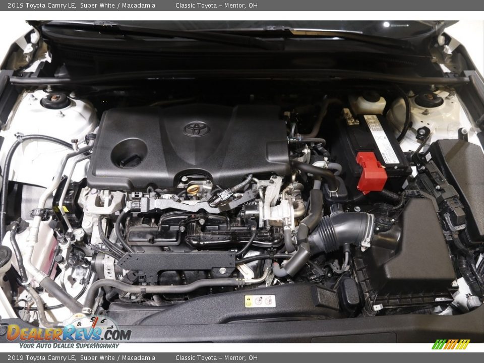 2019 Toyota Camry LE Super White / Macadamia Photo #17