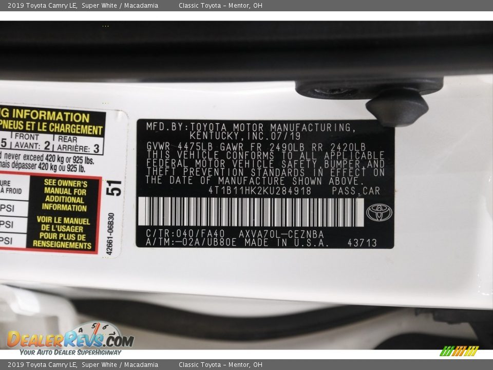 2019 Toyota Camry LE Super White / Macadamia Photo #19