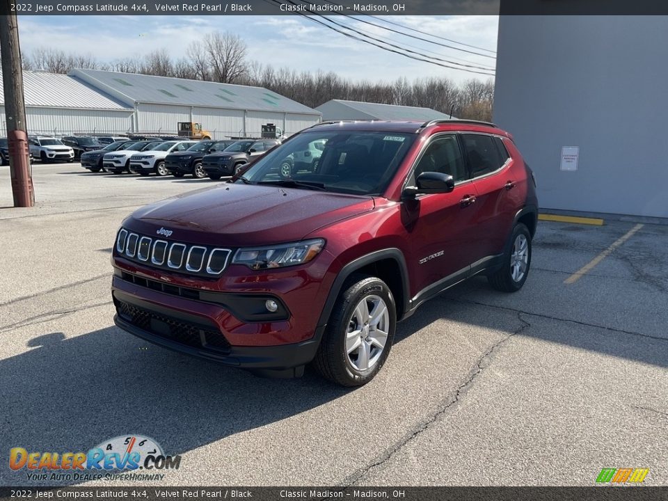 2022 Jeep Compass Latitude 4x4 Velvet Red Pearl / Black Photo #7