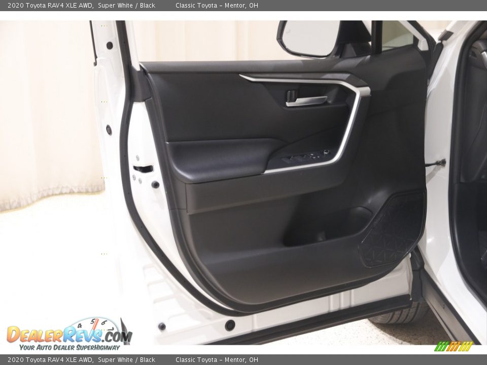 2020 Toyota RAV4 XLE AWD Super White / Black Photo #4