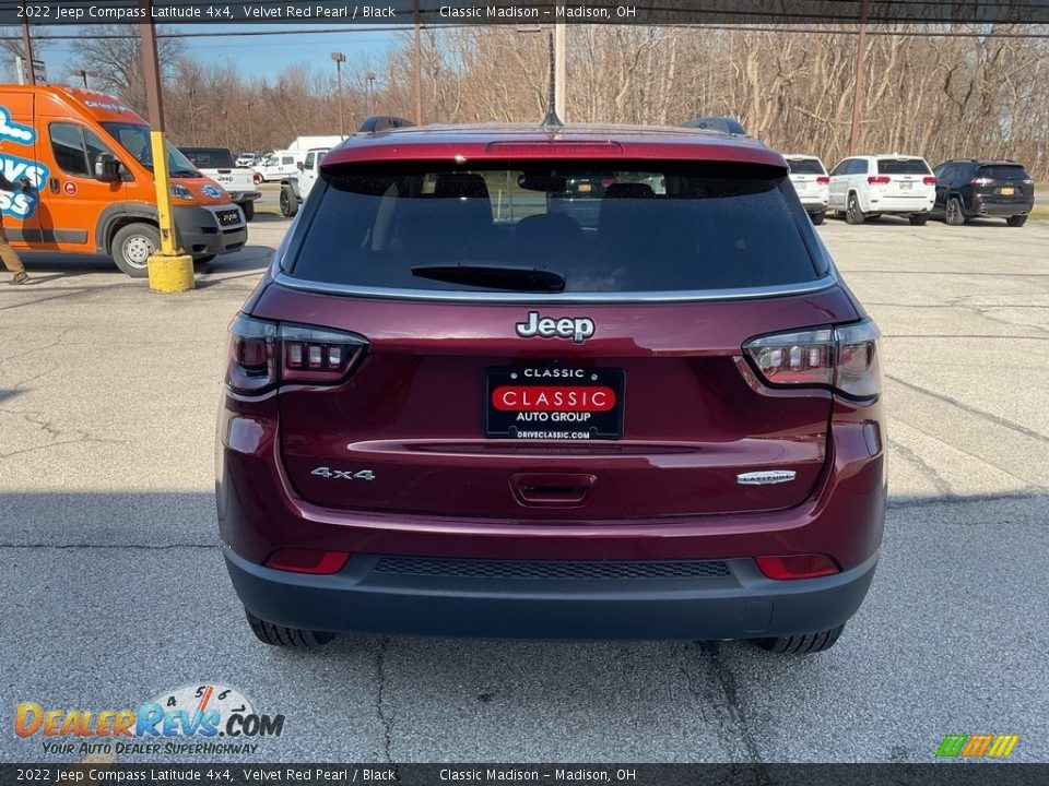 2022 Jeep Compass Latitude 4x4 Velvet Red Pearl / Black Photo #11