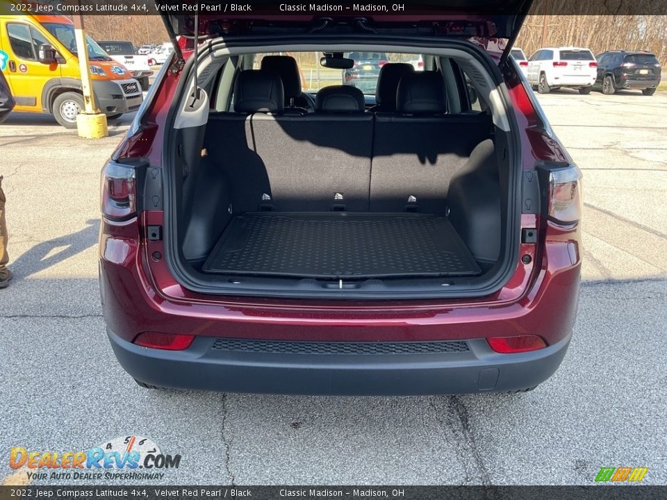2022 Jeep Compass Latitude 4x4 Velvet Red Pearl / Black Photo #12