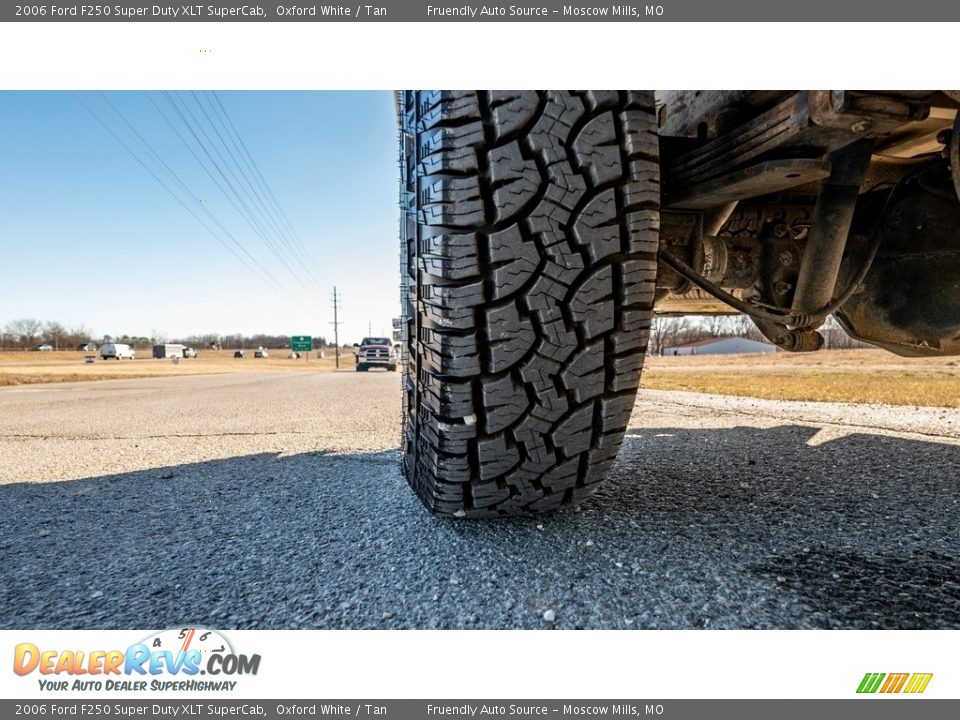 2006 Ford F250 Super Duty XLT SuperCab Oxford White / Tan Photo #12