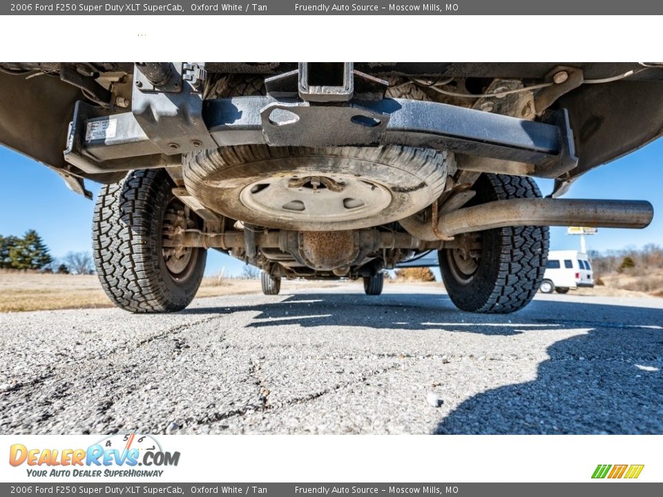 2006 Ford F250 Super Duty XLT SuperCab Oxford White / Tan Photo #13