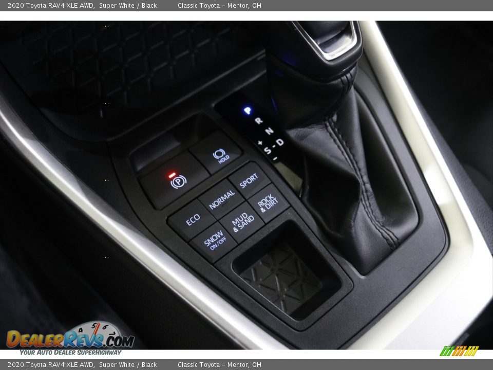 2020 Toyota RAV4 XLE AWD Super White / Black Photo #14