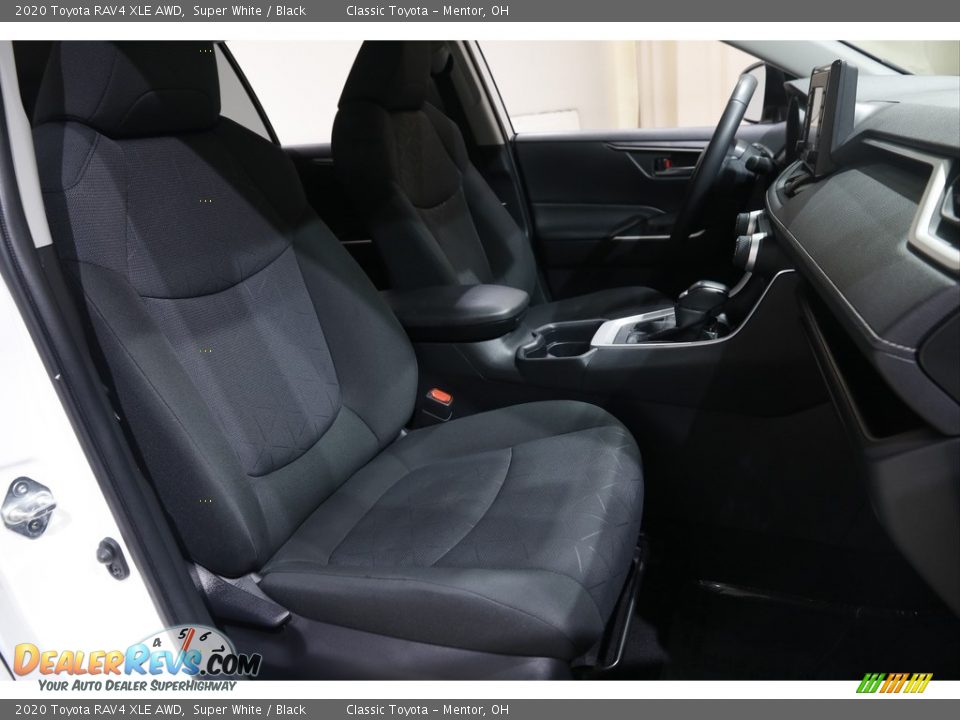 2020 Toyota RAV4 XLE AWD Super White / Black Photo #15