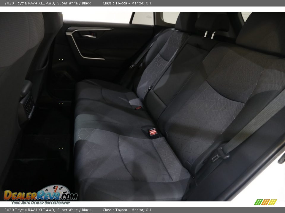 2020 Toyota RAV4 XLE AWD Super White / Black Photo #17