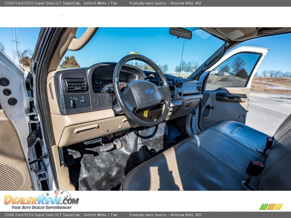 2006 Ford F250 Super Duty XLT SuperCab Oxford White / Tan Photo #19