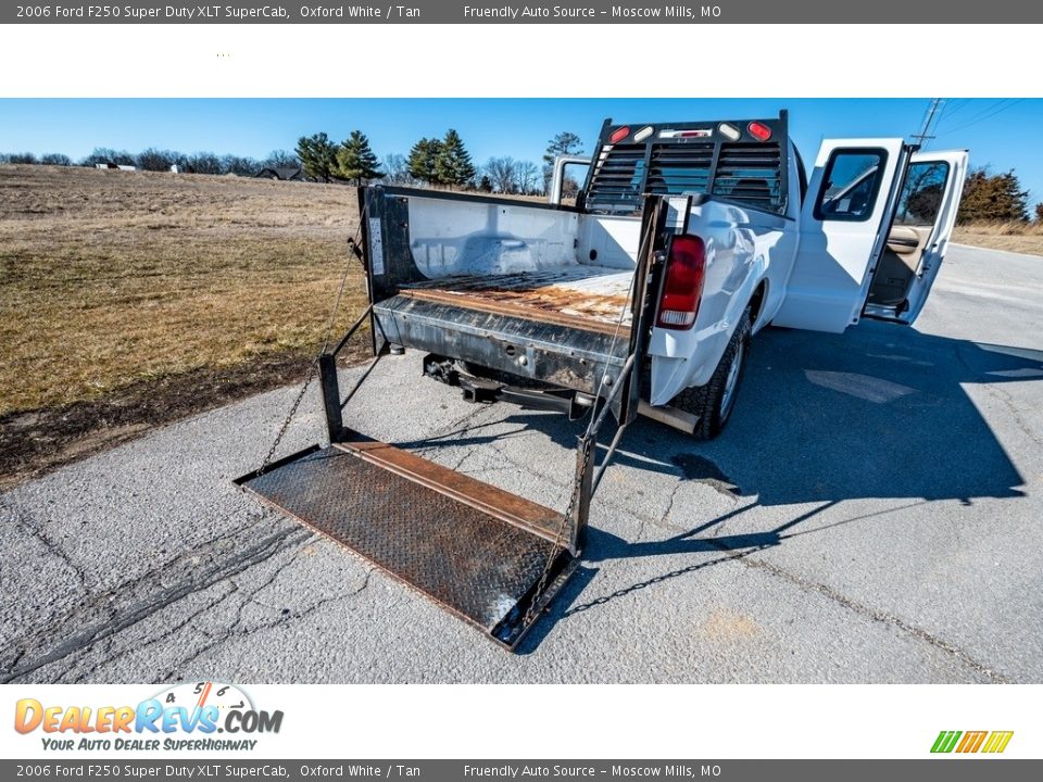 2006 Ford F250 Super Duty XLT SuperCab Oxford White / Tan Photo #21