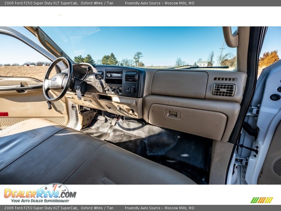 2006 Ford F250 Super Duty XLT SuperCab Oxford White / Tan Photo #23