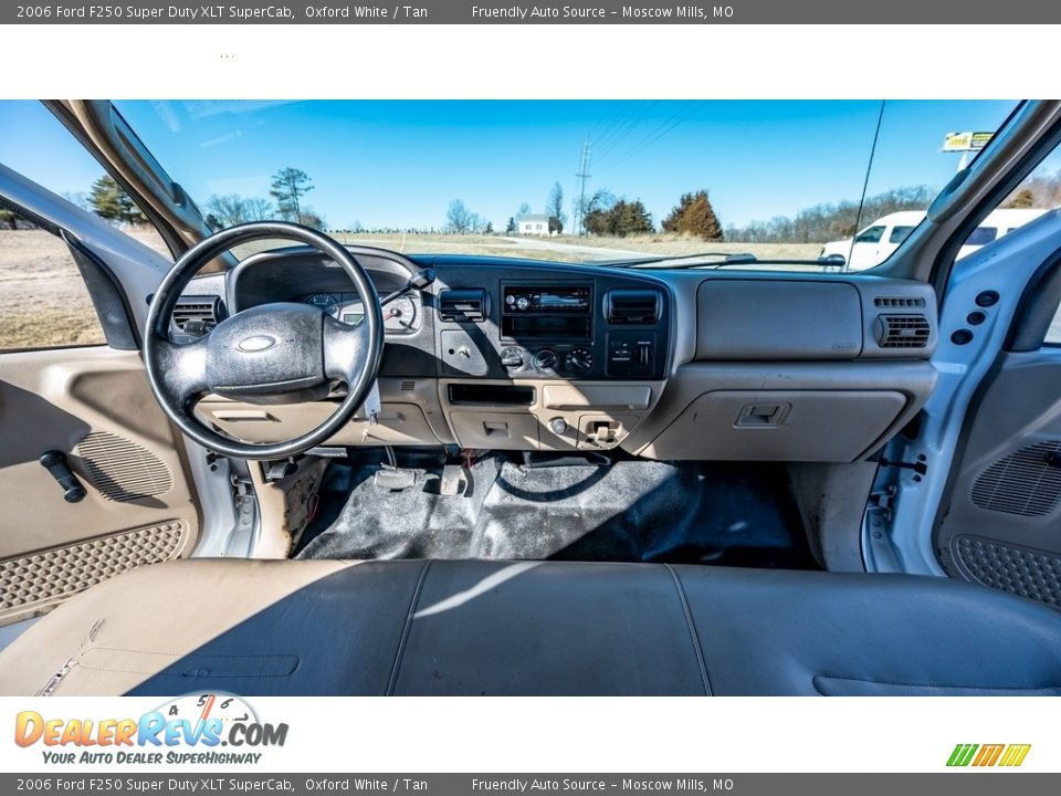 2006 Ford F250 Super Duty XLT SuperCab Oxford White / Tan Photo #26