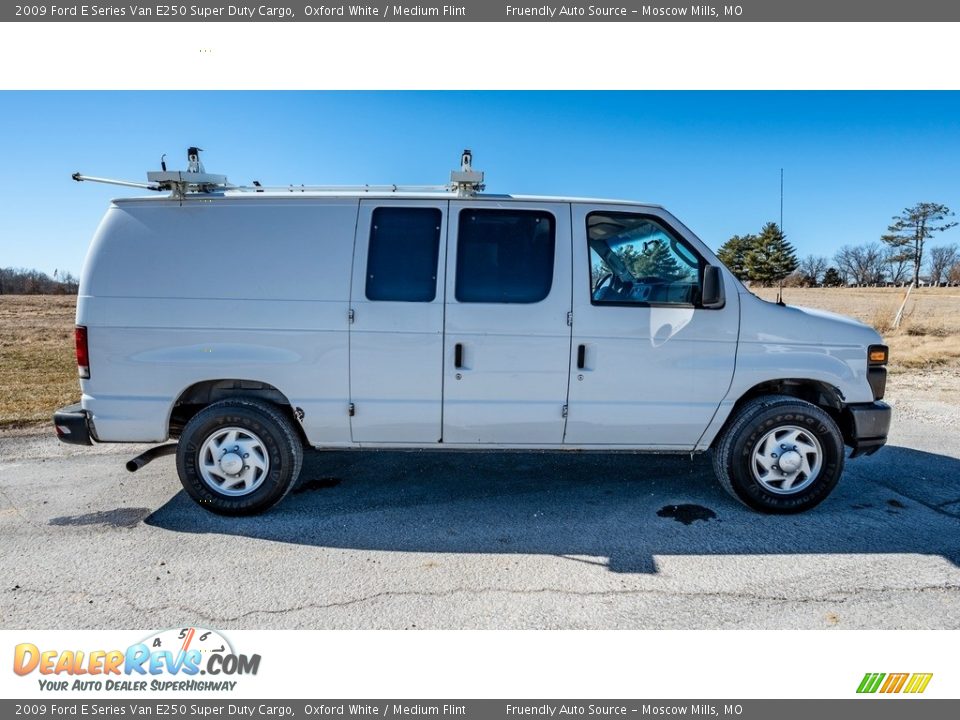 2009 Ford E Series Van E250 Super Duty Cargo Oxford White / Medium Flint Photo #3