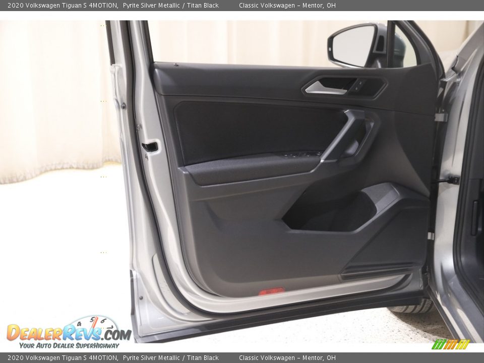 2020 Volkswagen Tiguan S 4MOTION Pyrite Silver Metallic / Titan Black Photo #4