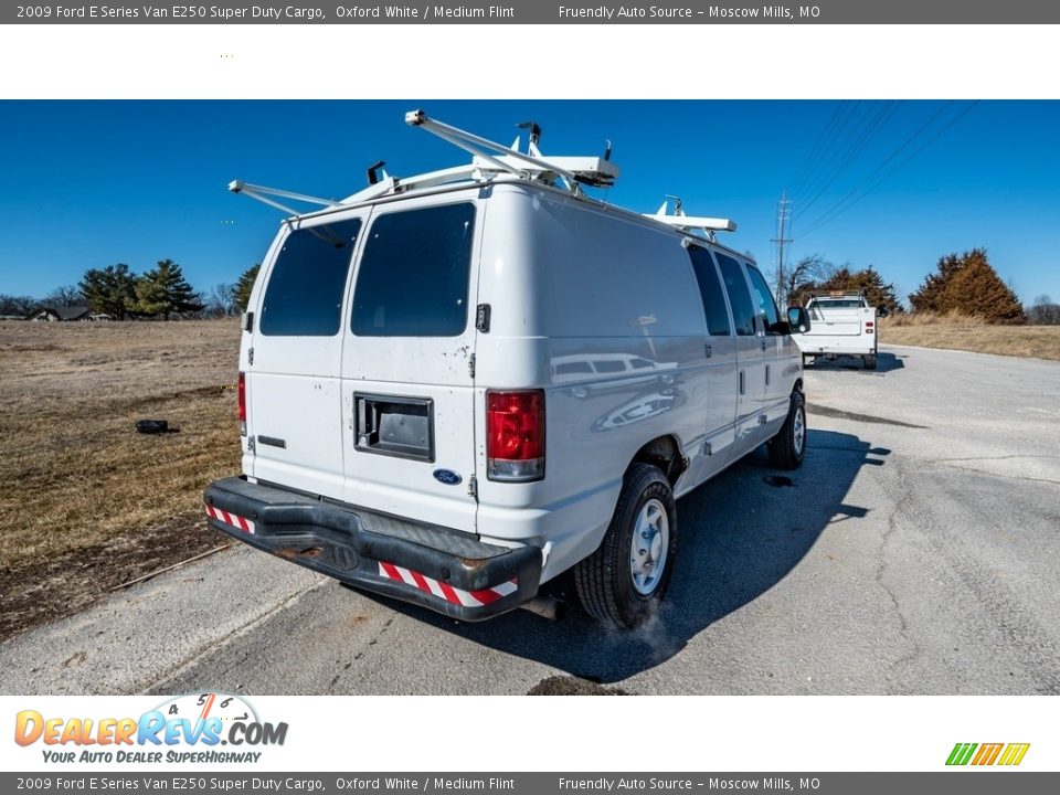 2009 Ford E Series Van E250 Super Duty Cargo Oxford White / Medium Flint Photo #4