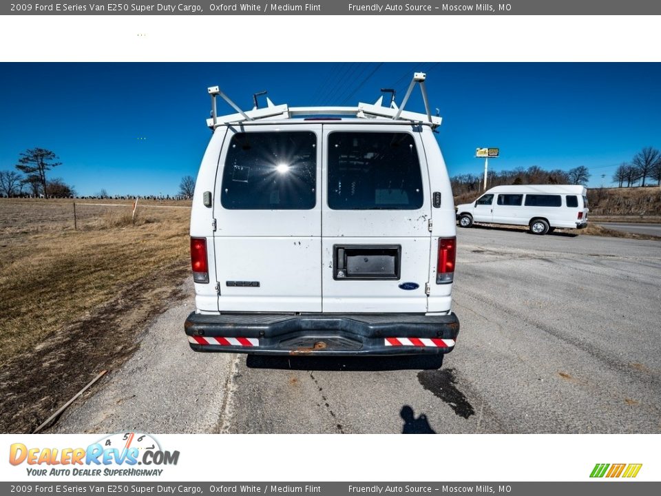 2009 Ford E Series Van E250 Super Duty Cargo Oxford White / Medium Flint Photo #5