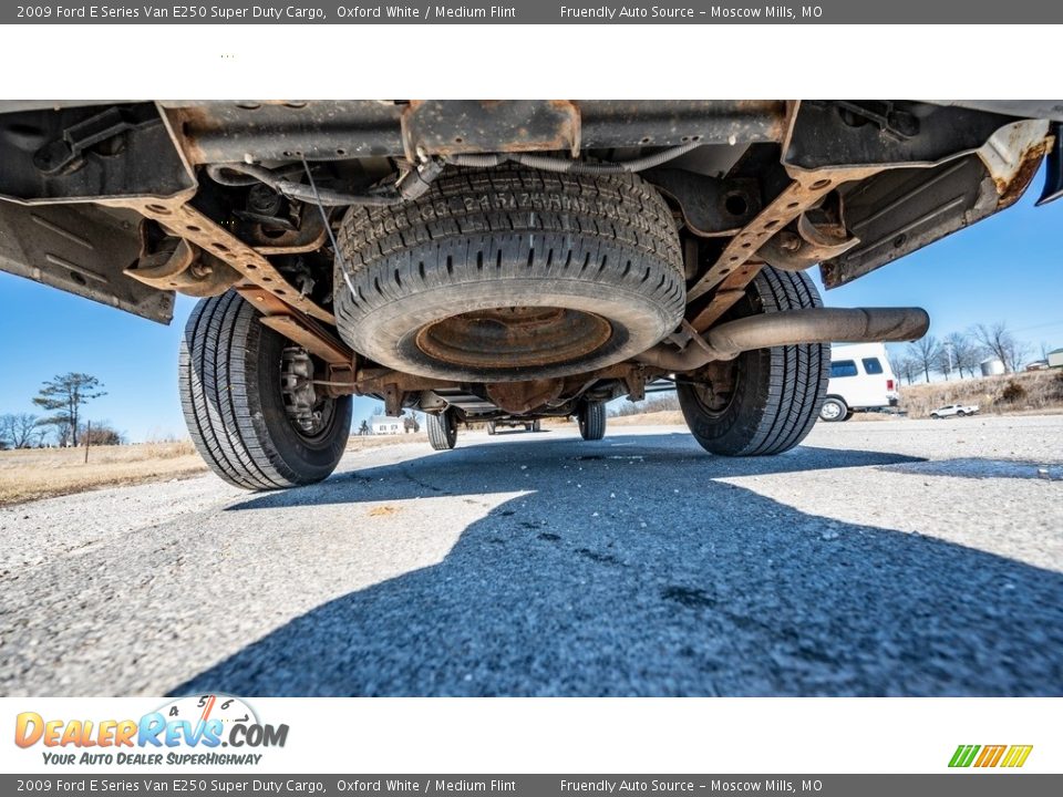 2009 Ford E Series Van E250 Super Duty Cargo Oxford White / Medium Flint Photo #12