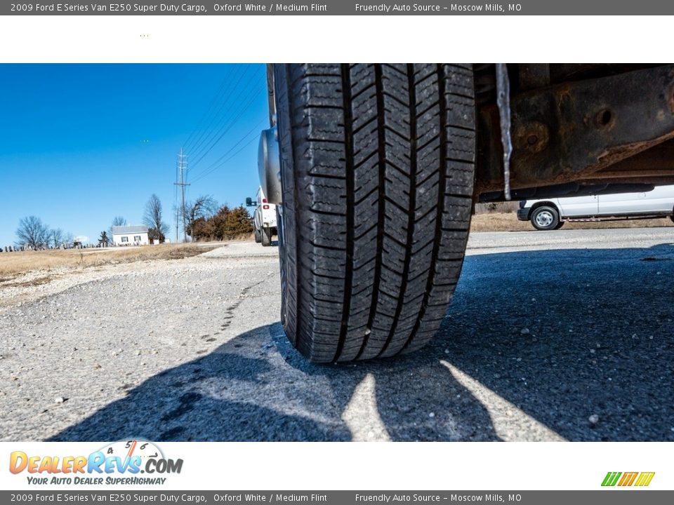 2009 Ford E Series Van E250 Super Duty Cargo Oxford White / Medium Flint Photo #14