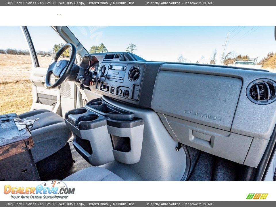 Dashboard of 2009 Ford E Series Van E250 Super Duty Cargo Photo #24