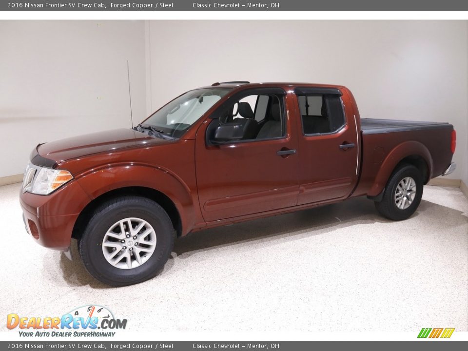 Front 3/4 View of 2016 Nissan Frontier SV Crew Cab Photo #3