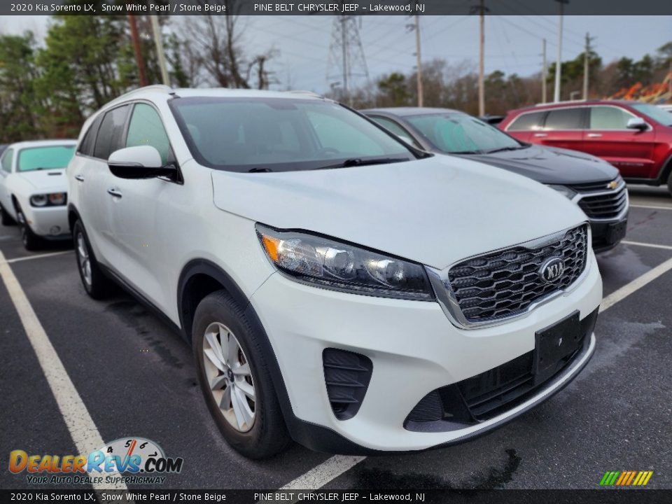 Front 3/4 View of 2020 Kia Sorento LX Photo #3