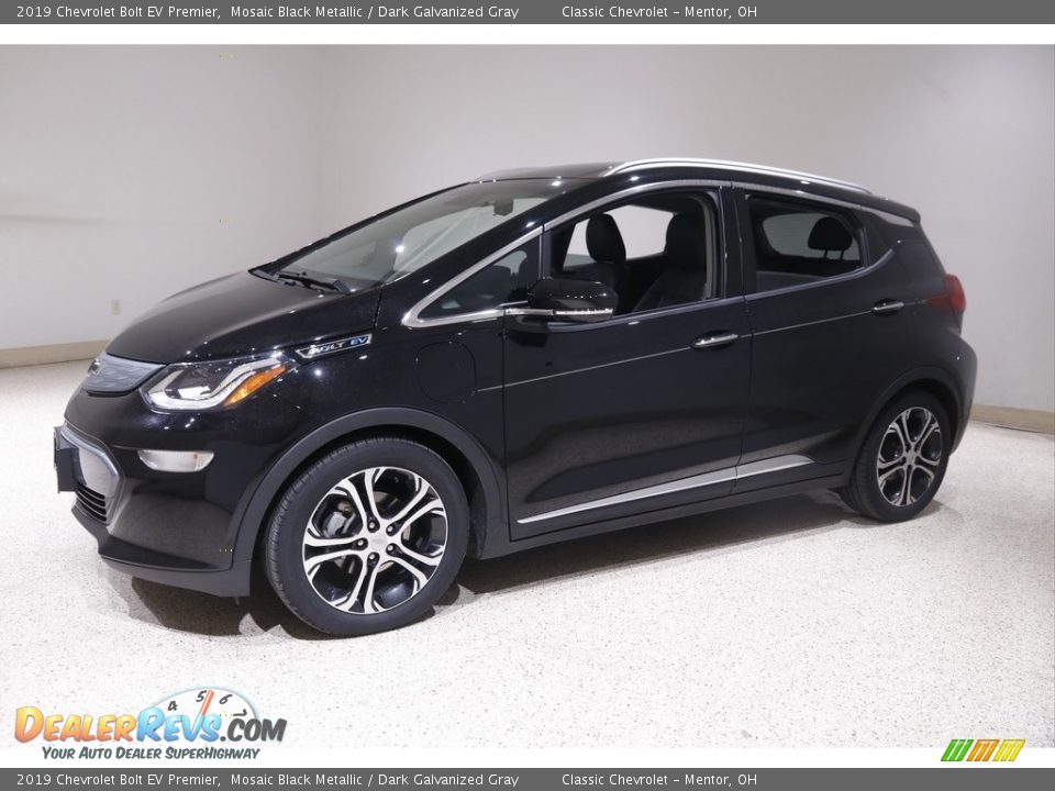 Front 3/4 View of 2019 Chevrolet Bolt EV Premier Photo #3